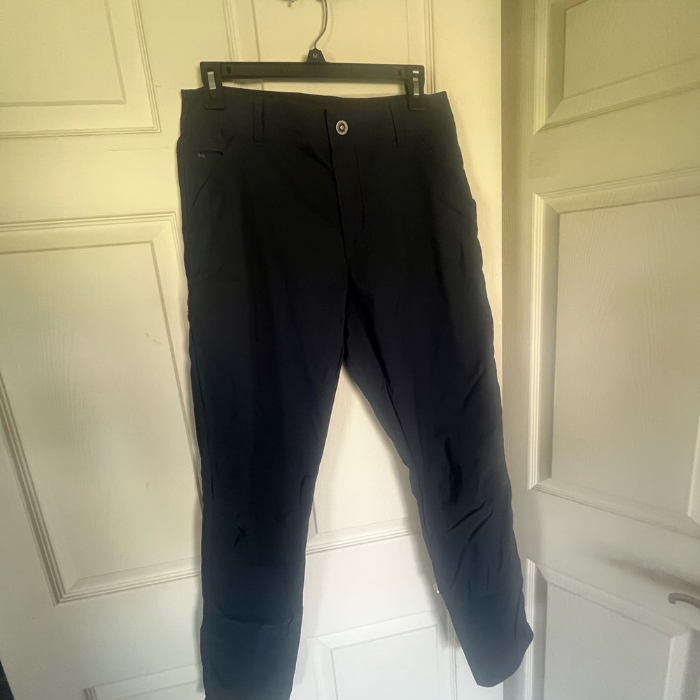 KUHL men’s size 30x32 dark blue cargo-outdoor pants. Retails for $99.